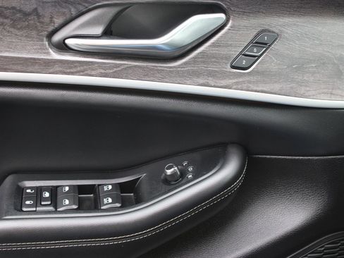 Used 2024 Jeep Grand Cherokee L Limited w/ Luxury Tech Group II image 21