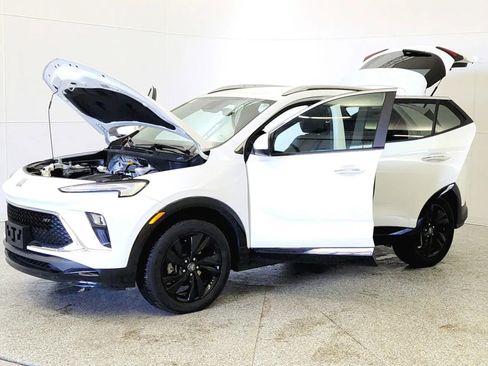 Used 2024 Buick Encore GX Sport Touring image 10