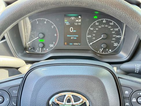 Used 2023 Toyota Corolla LE FWD image 11