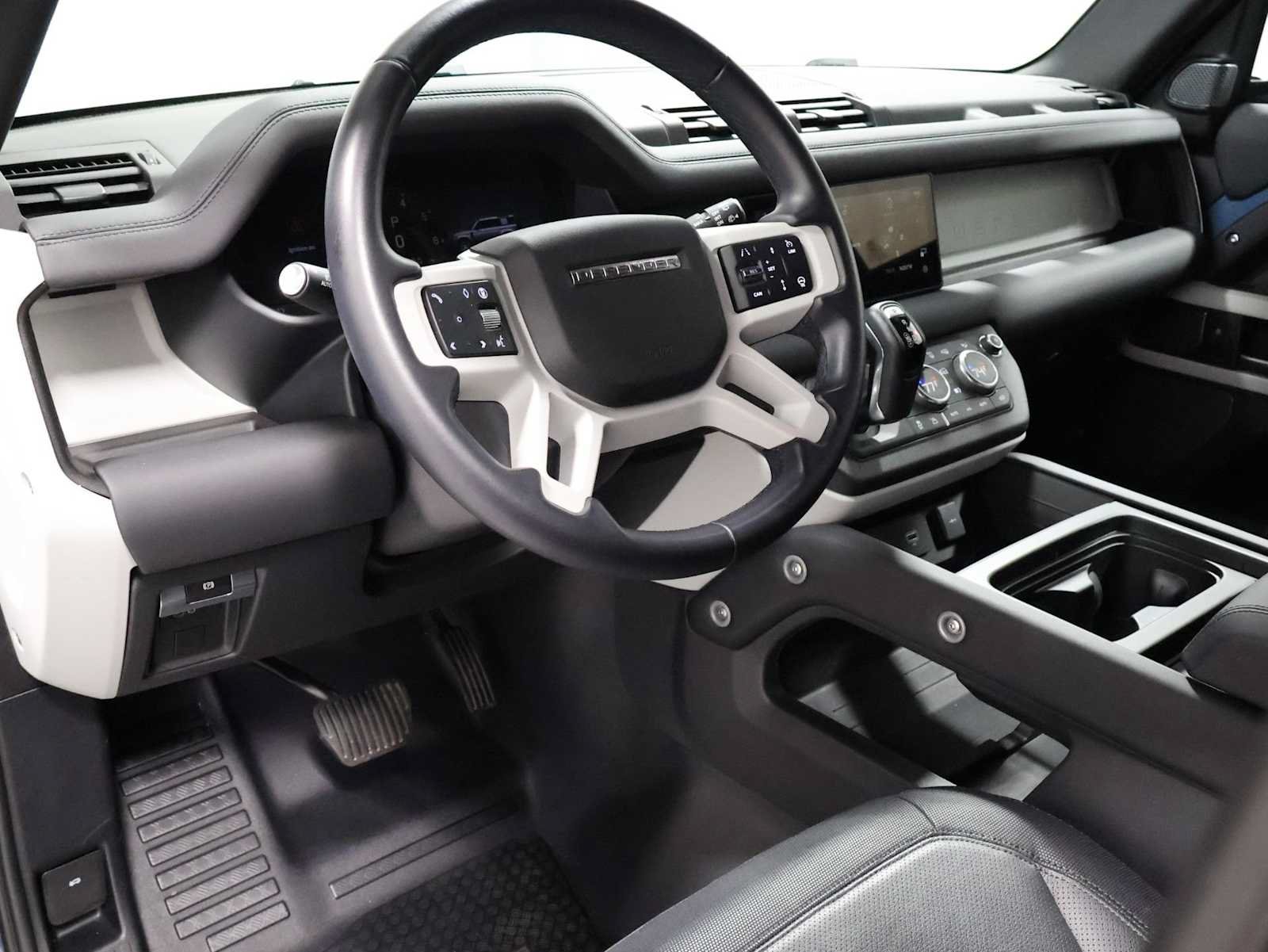 Used 2024 Land Rover Defender 110 X-Dynamic SE AWD/4WD image 4