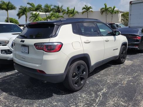 Used 2019 Jeep Compass Latitude FWD image 3