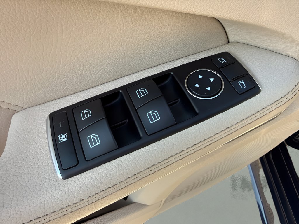 Used 2014 Mercedes-Benz E 350 4MATIC Sedan image 26