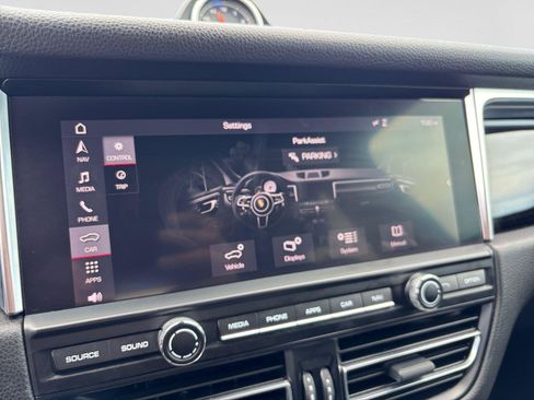 Used 2019 Porsche Macan AWD/4WD image 22