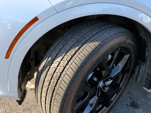 Used 2023 BMW X7 xDrive40i w/ Premium Package image 14