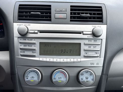 Used 2010 Toyota Camry LE FWD image 20