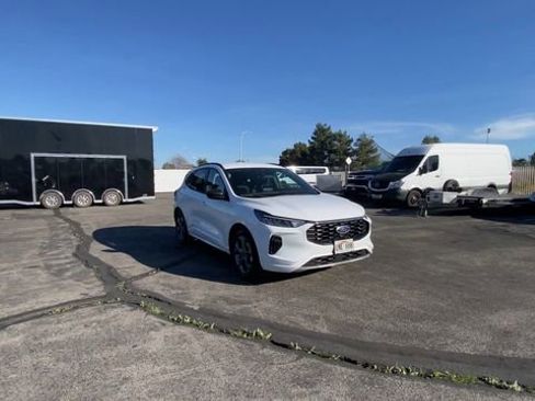 Used 2023 Ford Escape ST-Line FWD image 2