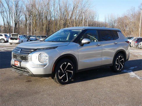 Used 2022 Mitsubishi Outlander ES image 3