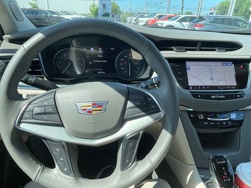 Used 2023 Cadillac XT5 Premium Luxury w/ Technology Package AWD/4WD image 14