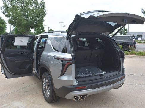 New 2026 Chevrolet Traverse LT w/ Driver Confidence Package FWD image 17