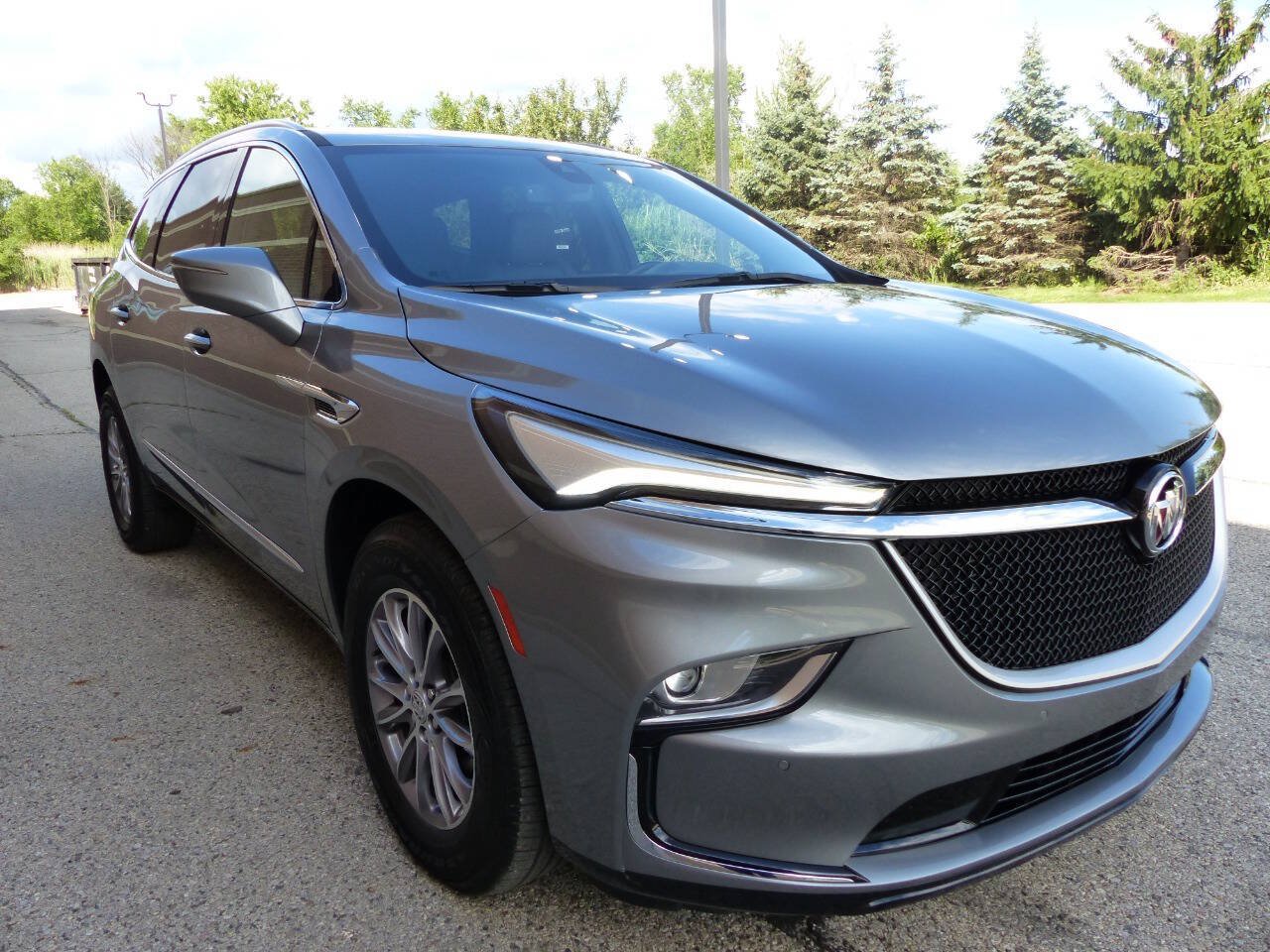 Used 2023 Buick Enclave Essence AWD/4WD image 13