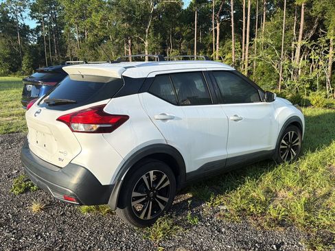 Used 2019 Nissan Kicks SV FWD image 12