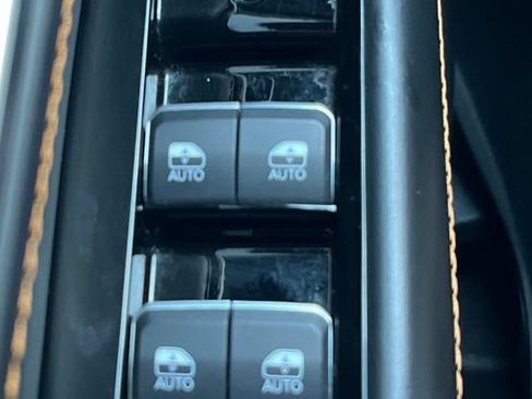 Certified 2022 Jeep Grand Wagoneer Series III w/ Rear Seat Video Group 1 AWD/4WD image 9