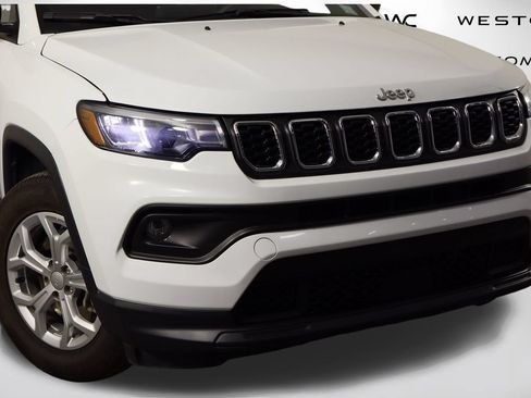 Used 2024 Jeep Compass Latitude AWD/4WD image 45