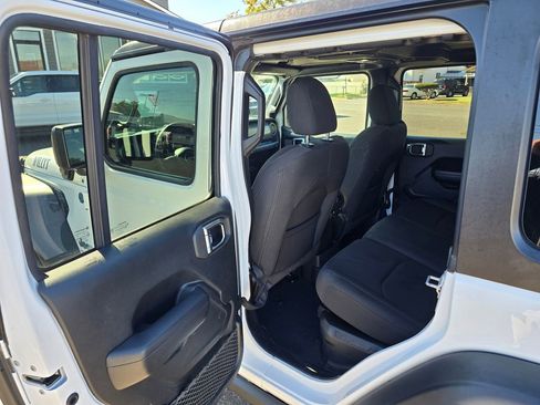 Used 2023 Jeep Wrangler Unlimited image 17