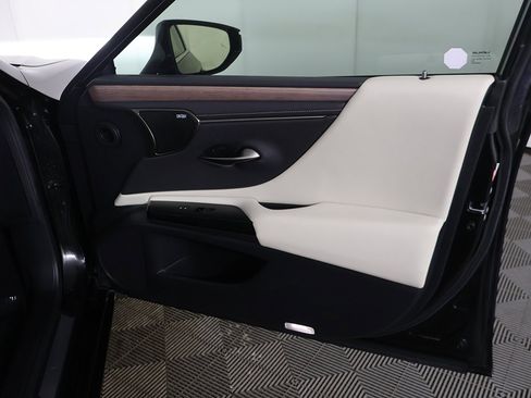 Used 2023 Lexus ES 350 w/ Ultra Luxury Package image 28