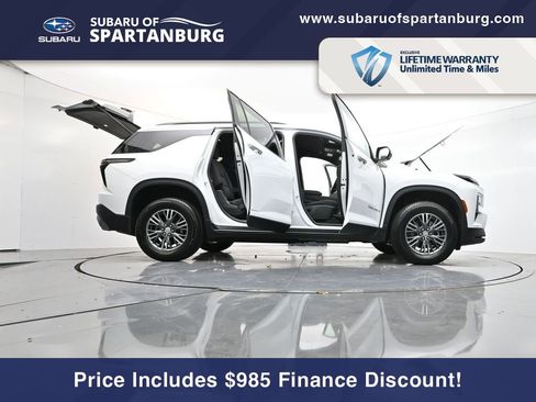 Used 2024 Chevrolet Traverse LT image 40