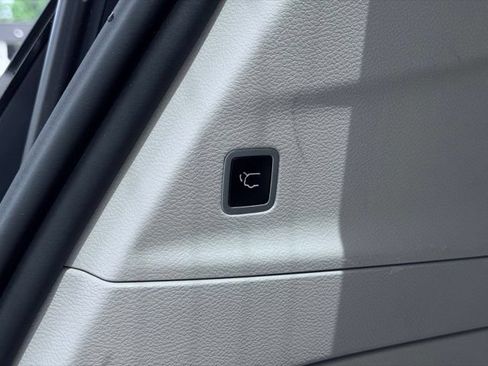 Certified 2023 Chrysler Voyager LX FWD image 13