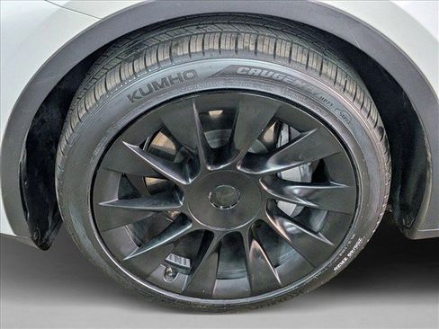 Used 2020 Tesla Model Y Long Range AWD/4WD image 30