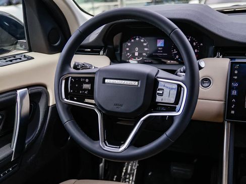 Used 2025 Land Rover Discovery Sport S image 15