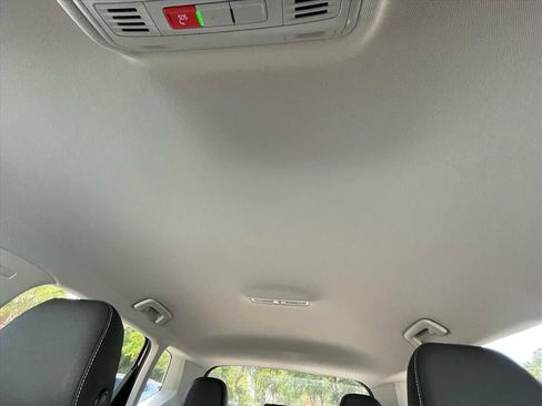 New 2026 Volkswagen Taos SE FWD image 5