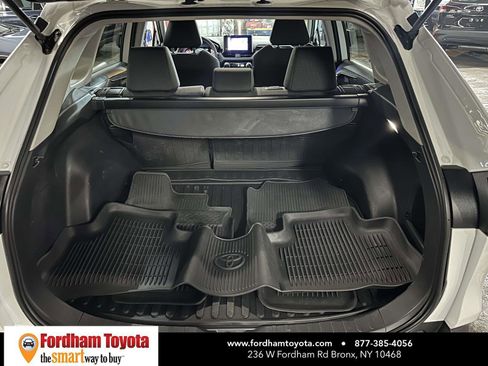 Used 2023 Toyota RAV4 LE AWD/4WD image 14