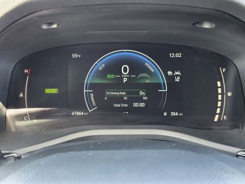 Used 2025 Toyota Camry LE image 11