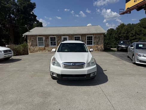 Used 2010 Subaru Outback 2.5i Premium AWD/4WD image 2