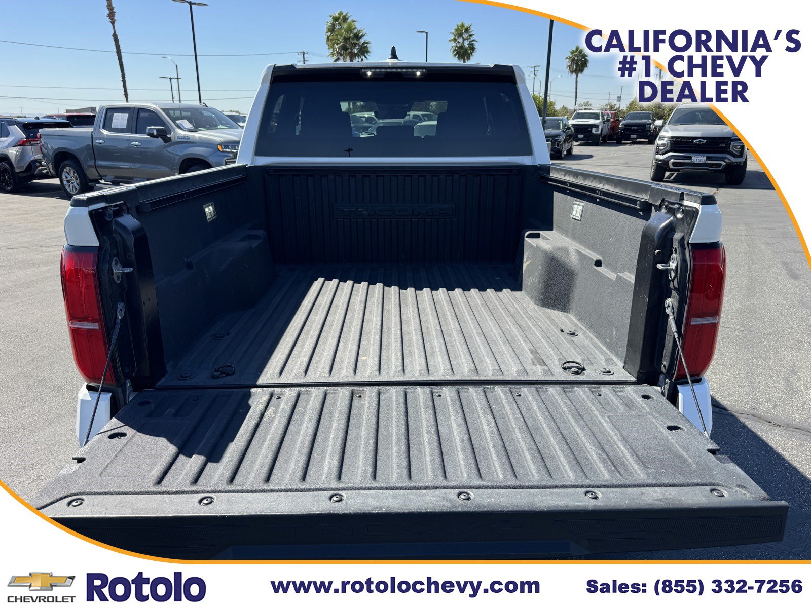 Used 2025 Toyota Tacoma SR5 AWD/4WD image 11