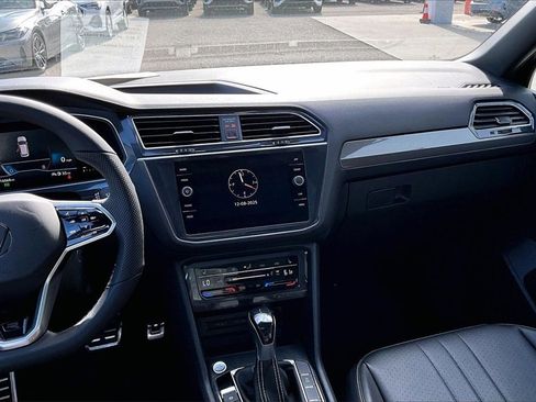 Certified 2022 Volkswagen Tiguan SE R-Line image 20