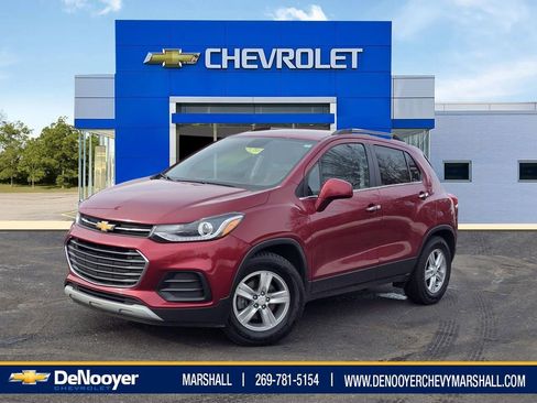 Used 2019 Chevrolet Trax LT w/ LT Convenience Package image 1