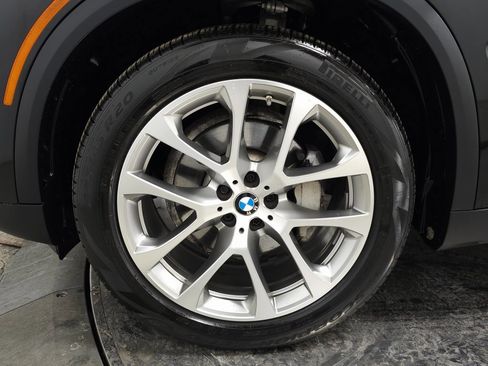 Used 2022 BMW X5 xDrive40i w/ Parking Assistance Package image 14