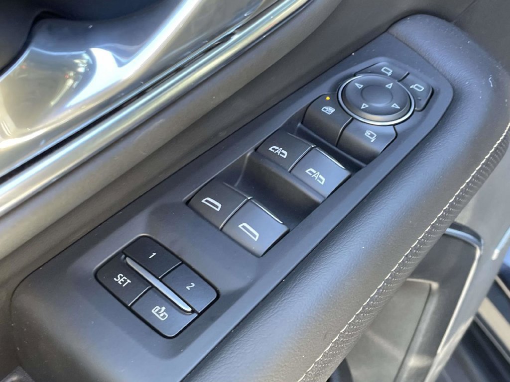 Used 2024 Chevrolet Tahoe Premier AWD/4WD image 23