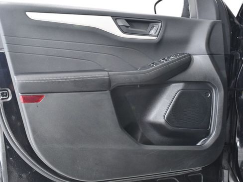 Used 2022 Ford Escape SE w/ SE Sport Appearance Package image 25