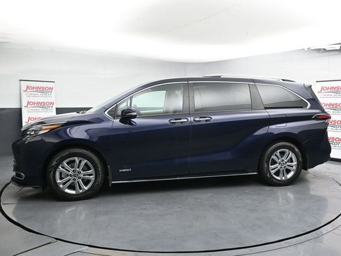 Used 2021 Toyota Sienna Platinum image 5