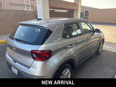 Used 2024 Hyundai Venue SE image 5