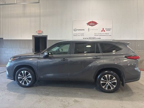 Used 2023 Toyota Highlander XLE image 6