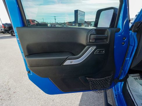 Used 2016 Jeep Wrangler Unlimited Rubicon w/ Connectivity Group image 15