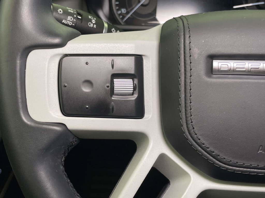Used 2023 Land Rover Defender 110 X-Dynamic SE AWD/4WD image 38
