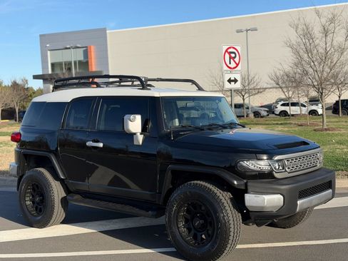Used 2007 Toyota FJ Cruiser 2WD image 2