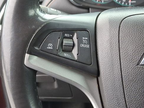 Used 2021 Chevrolet Trax LT w/ LT Convenience Package image 23