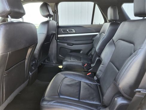 Used 2017 Ford Explorer XLT w/ Equipment Group 202A image 14