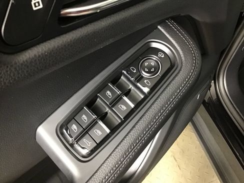 Certified 2026 Porsche Macan AWD/4WD image 31