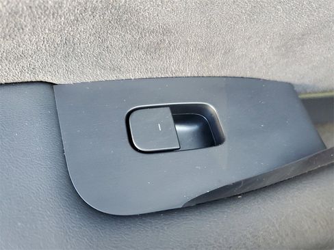 Used 2023 Tesla Model Y Performance image 16