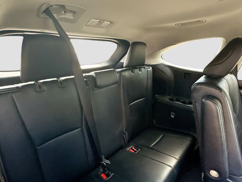 Used 2020 Toyota Highlander XLE image 29