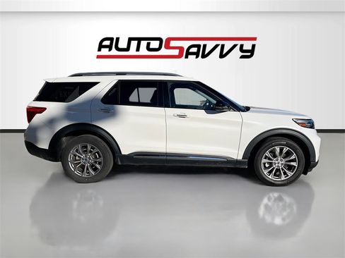 Used 2022 Ford Explorer Limited w/ Equipment Group 301A image 8