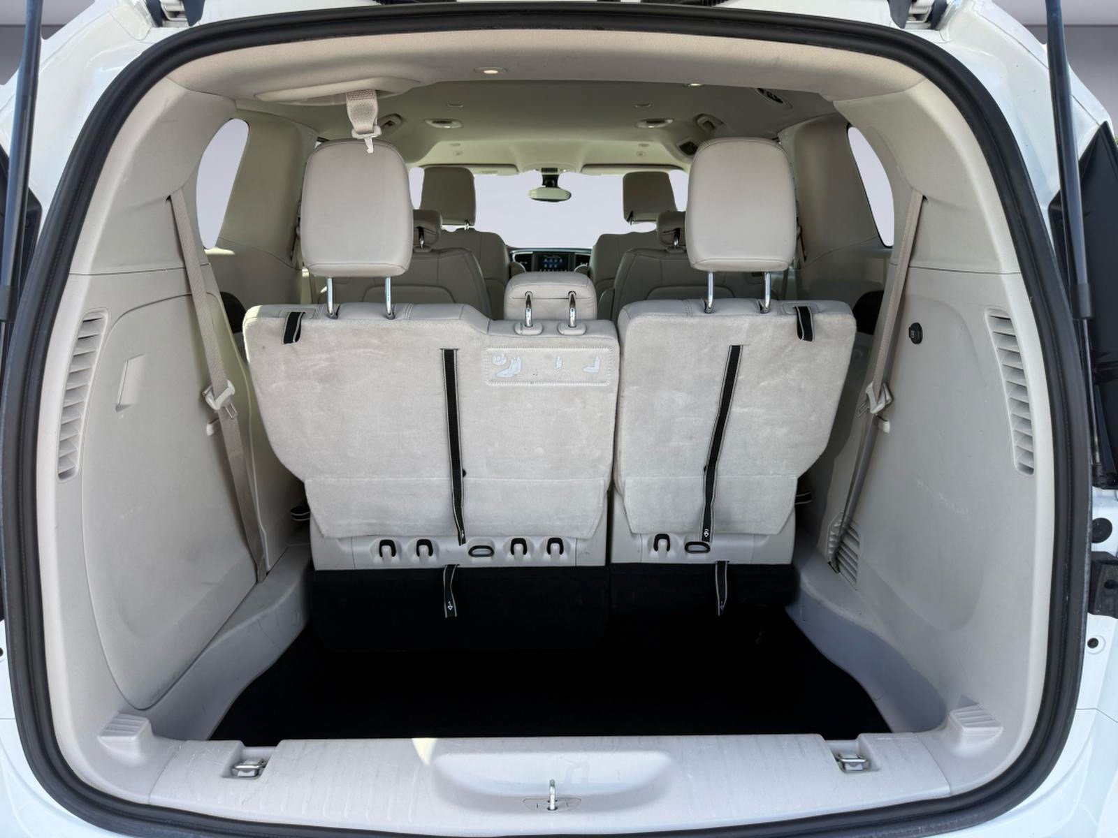 Used 2021 Chrysler Voyager Lxi FWD image 7