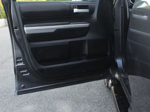 Used 2018 Toyota Tundra SR5 AWD/4WD image 11