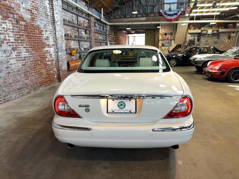 Used 2007 Jaguar XJ8 L RWD image 4