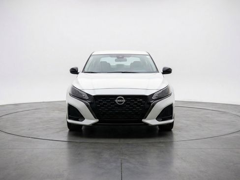 Used 2025 Nissan Altima 2.5 SV image 2