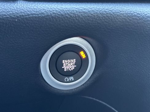 New 2026 Chrysler Pacifica Limited w/ Uconnect Theater Family Group image 25